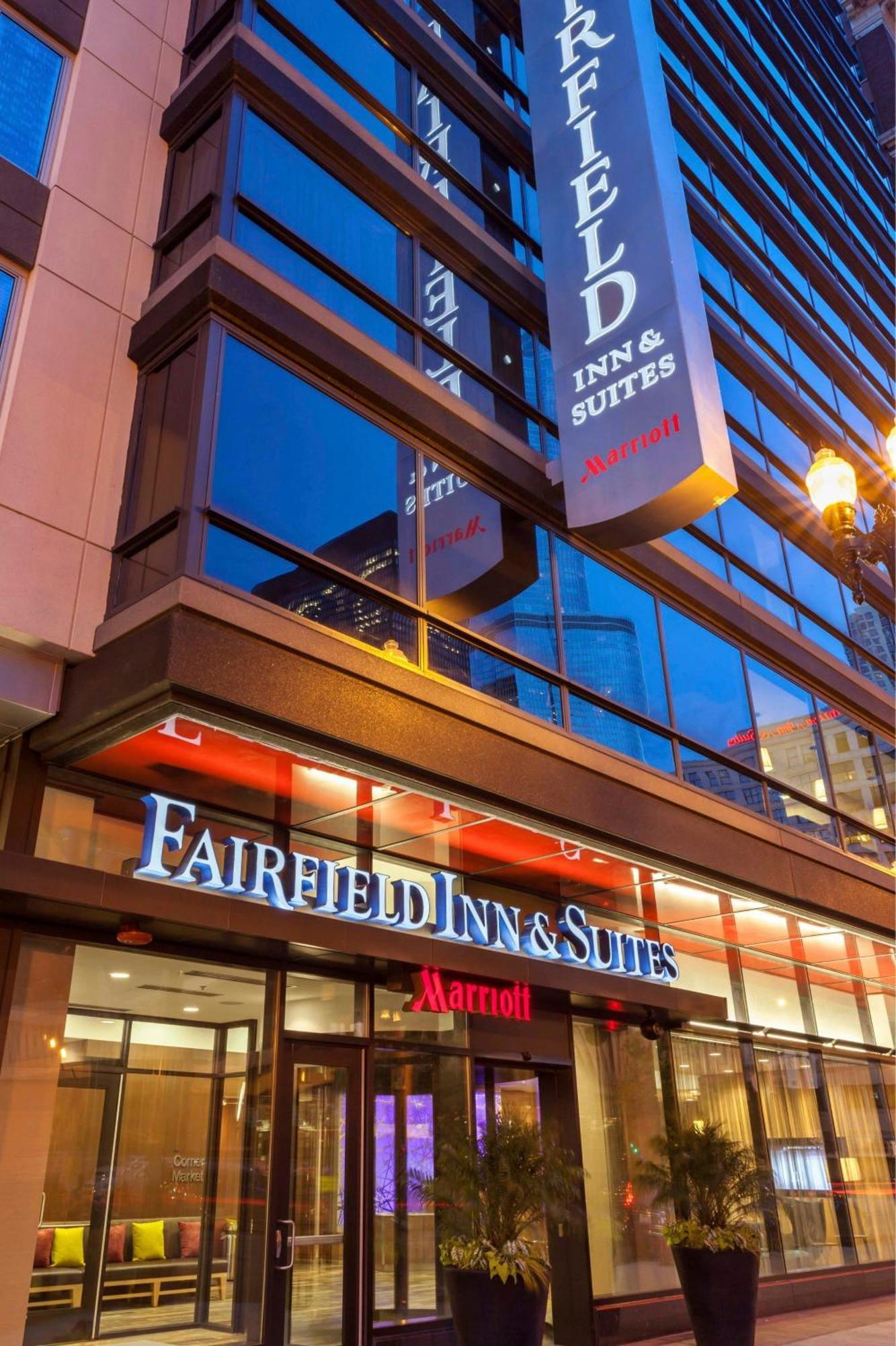 Fairfield Inn And Suites Chicago Downtown-River North Exterior photo